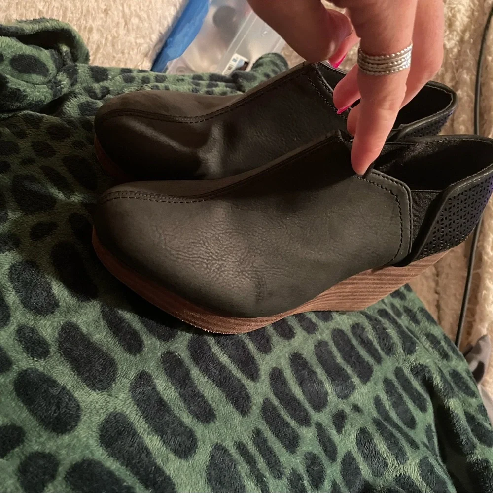 Dr. Scholls black booties - Picture 2 of 4